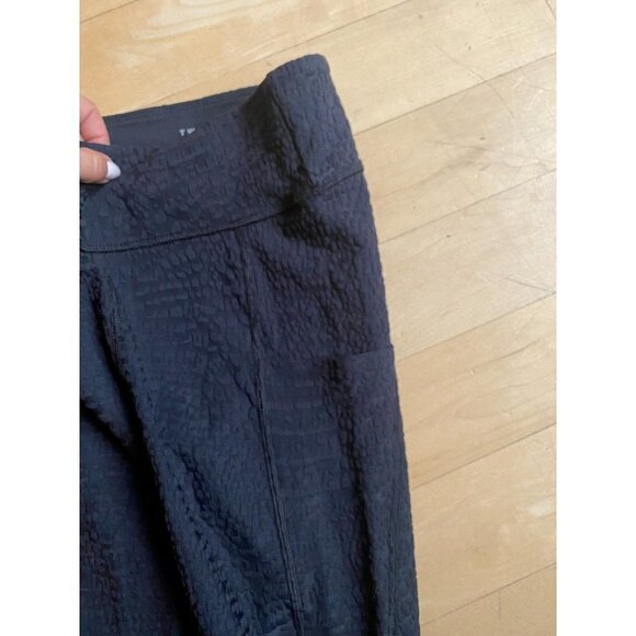 TWENTY Montreal BNWOT Womens "Caimen" Crocodile Legging size Medium NEW  Active - Picture 4 of 5